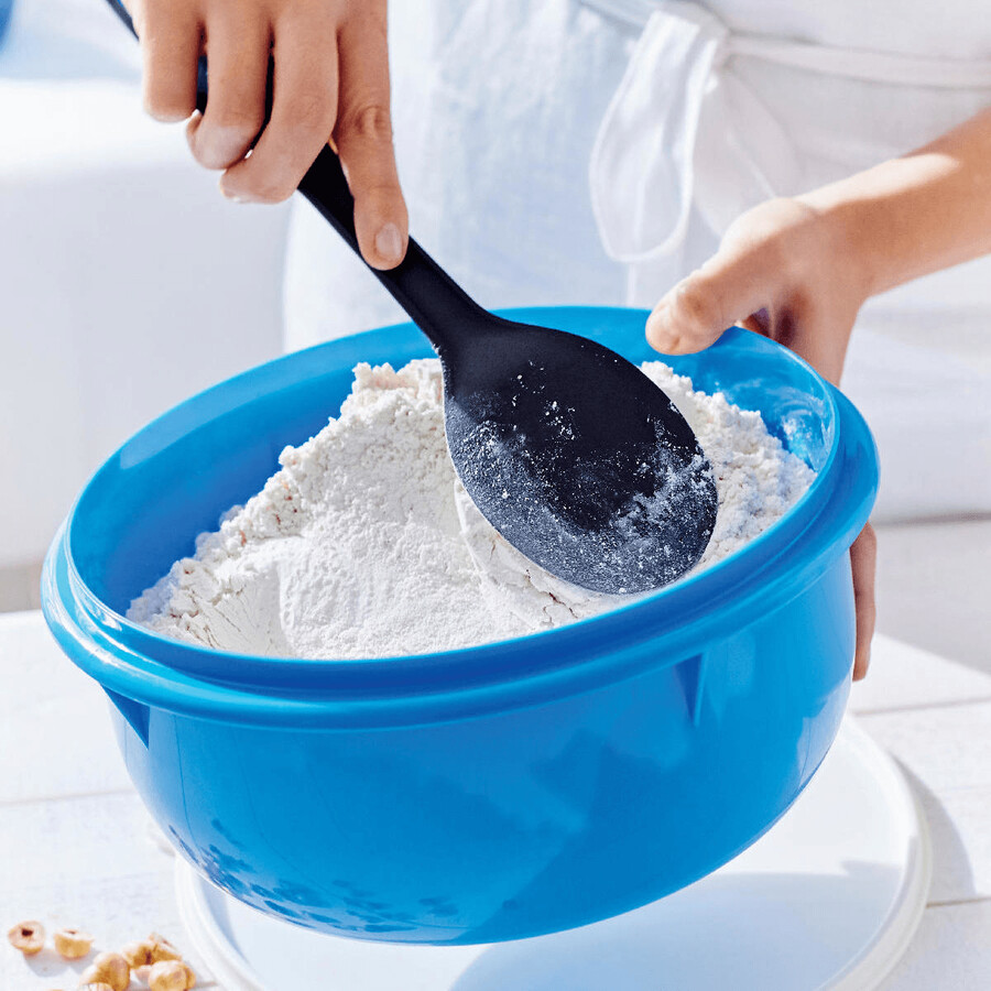 a colher simple spoon na cor preta disfarça possíveis manchas enquanto o cabo da simple spoon tem sua própria cor para facilitar a identificação nas gavetas da cozinha.