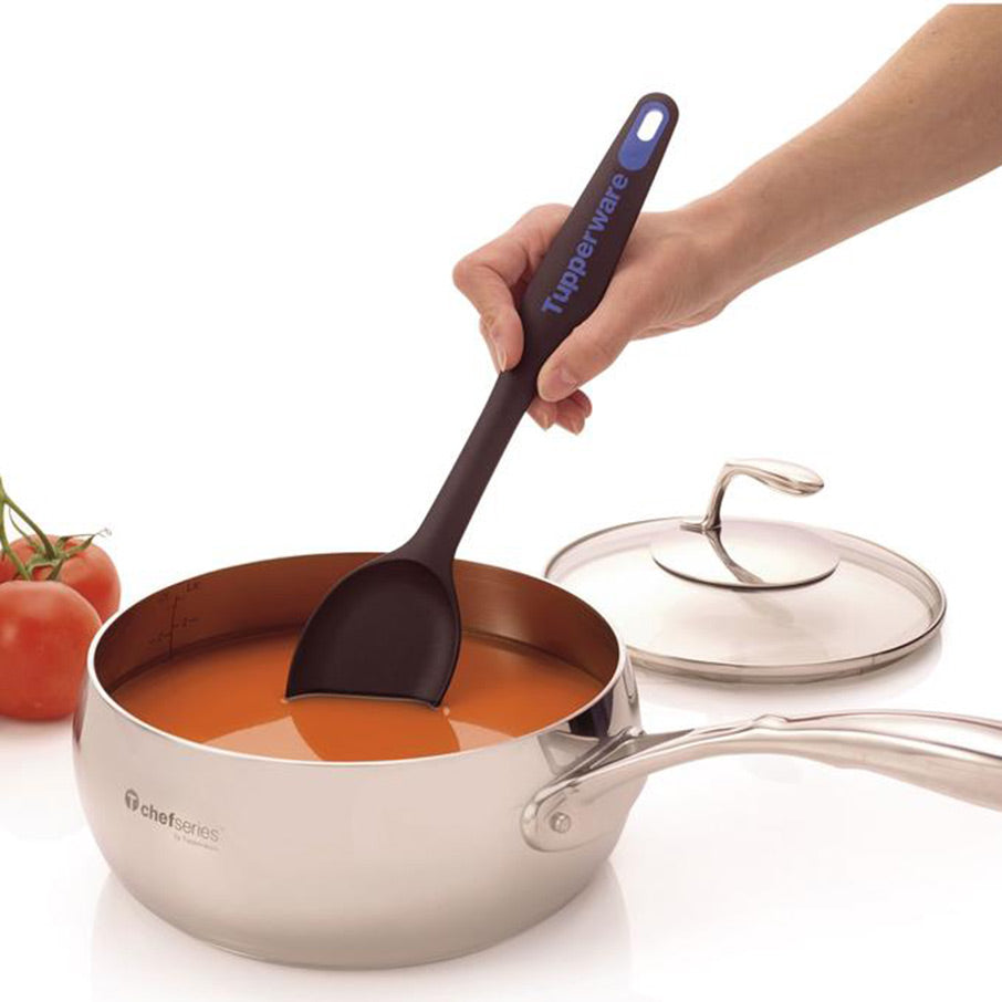 a colher simple spoon na cor preta disfarça possíveis manchas enquanto o cabo da simple spoon tem sua própria cor para facilitar a identificação nas gavetas da cozinha.
